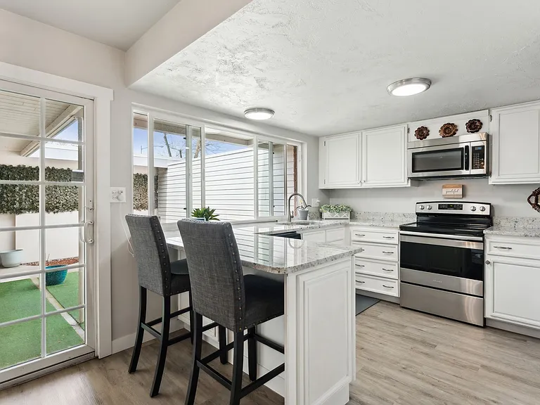 Plenty of daylight from private back patio in to kitchen and dining area.