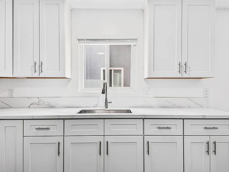 1431 Obispo Avenue — Photo 7