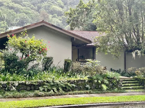 137 Dowsett Ave, Honolulu, HI 96817