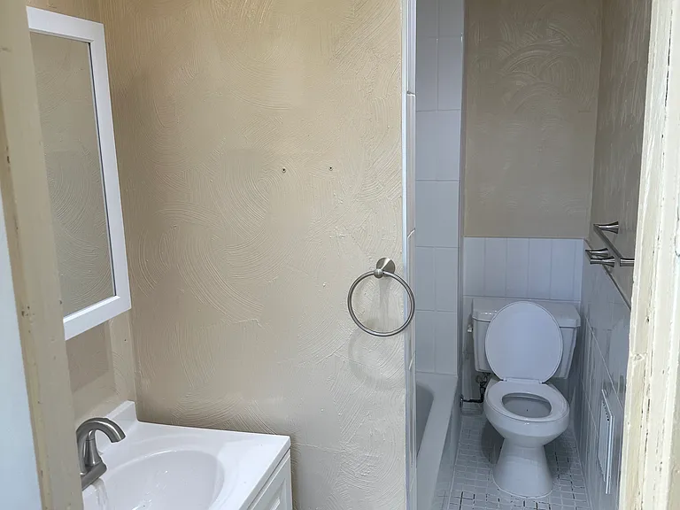 521 Jefferson Ave #3 — Photo 5