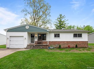 1837 Henbert Rd, West Bloomfield, MI 48324