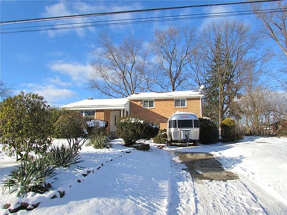 2nd image of 3510 Meadow Gate Dr