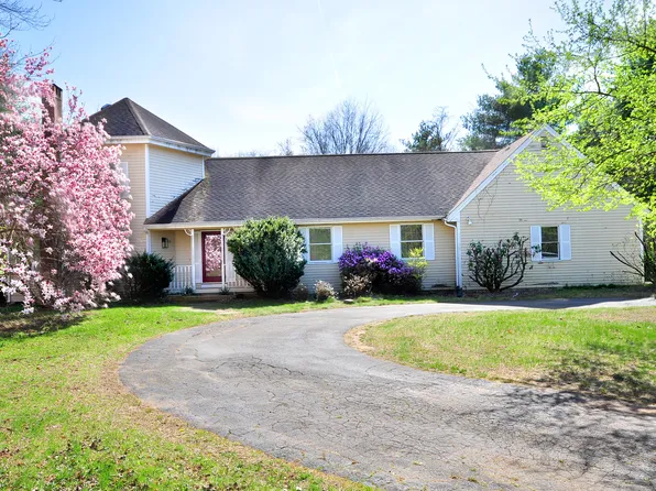 109 East Weatogue Street, Simsbury, CT 06070