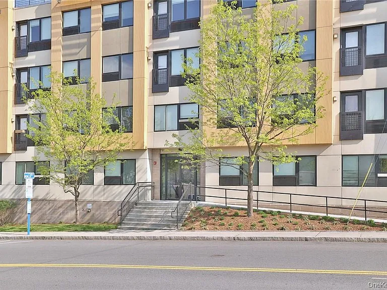 68 Lake St #305 — Photo 33