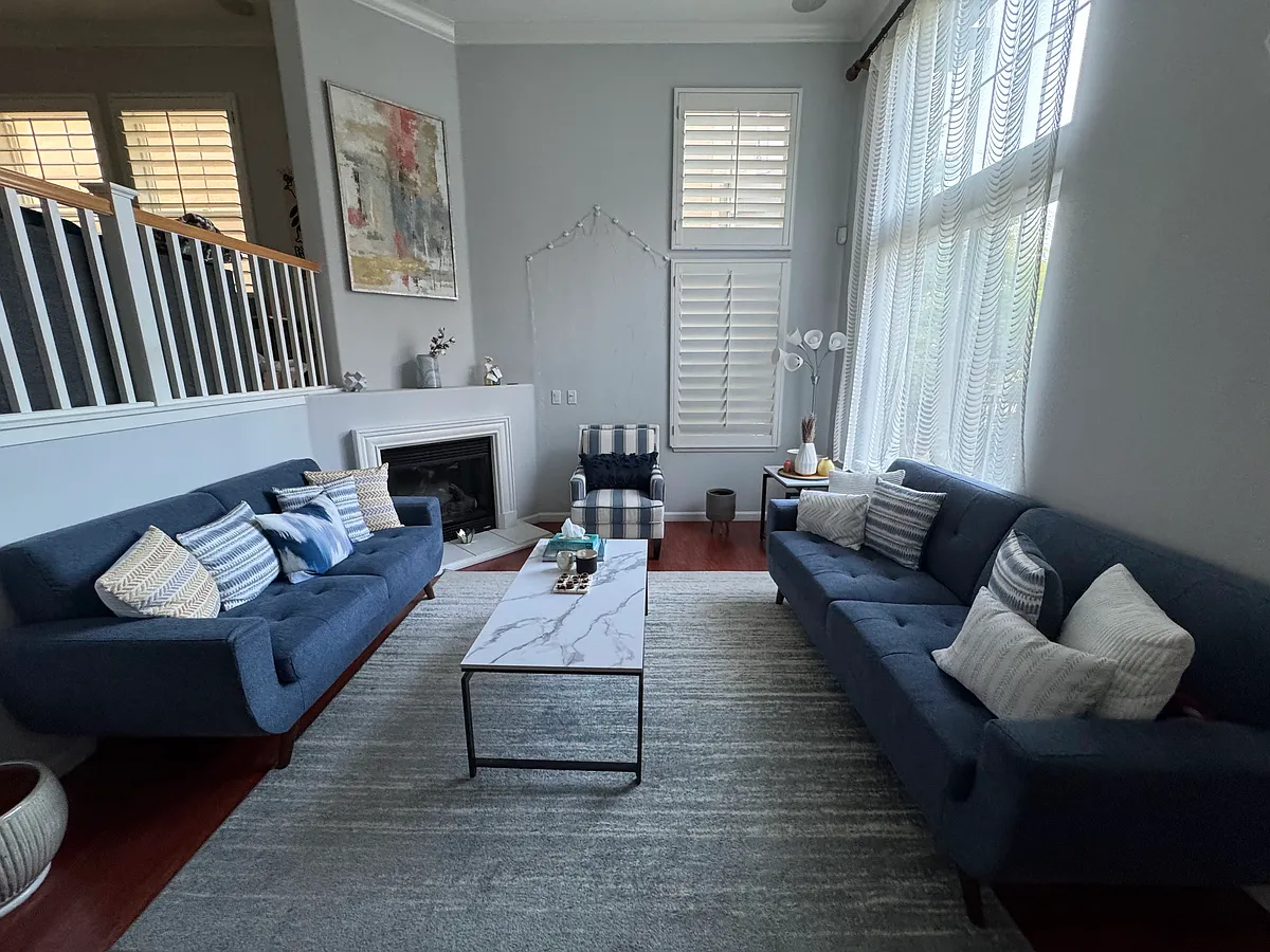 Family room - 818 Foxworthy Ave