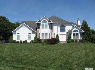 7 Azalea Ct, Miller Place, NY 11764