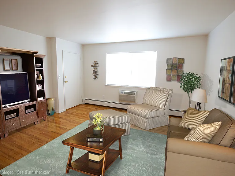 Swan Court Apartments — Photo 11