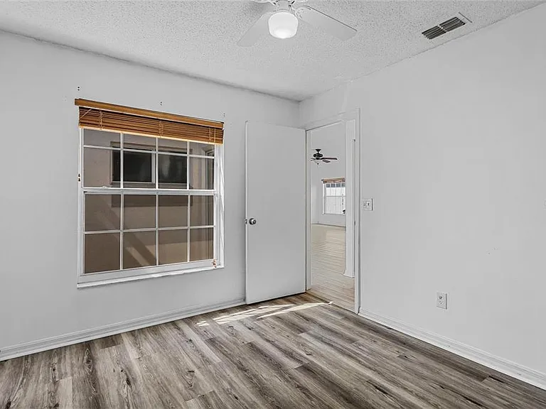 5673 Parkview Lake Dr — Photo 24