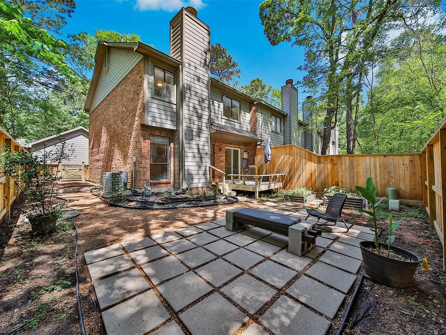 3 bed, 1.5 bath, 1469 sqft, $1,895 — Photo 2
