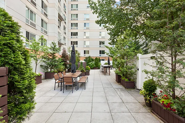 Rented by Nest Seekers International | media 57