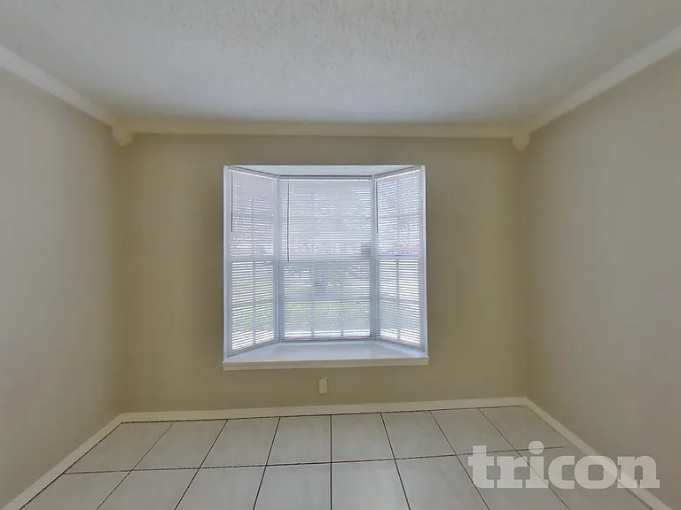 8252 Yolanda Ct — Photo 8