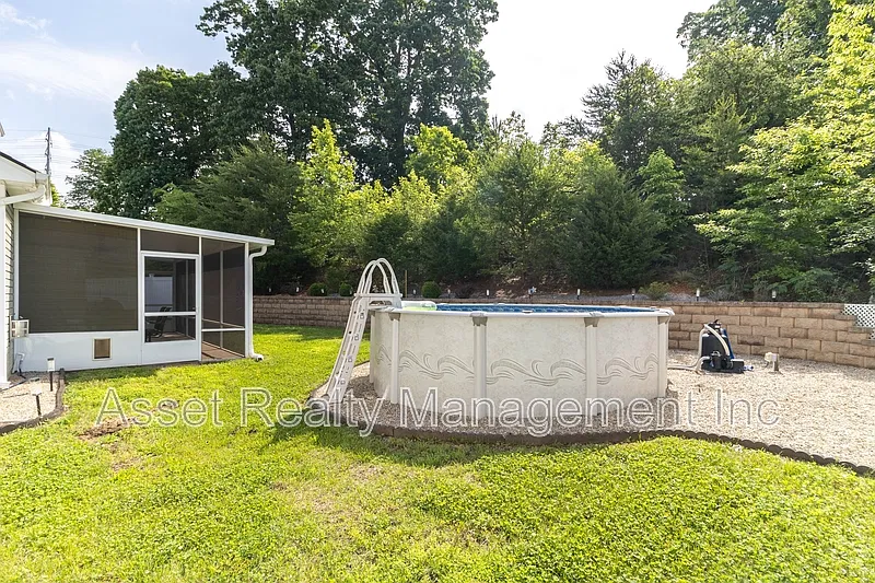 3 bed, 3.0 bath, 2409 sqft, $3,050 — Photo 3