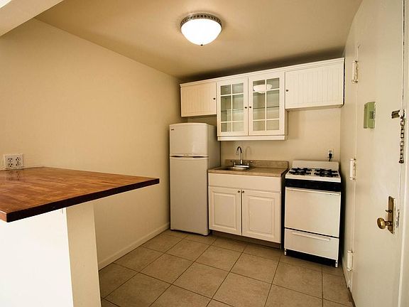 4th image of 437 E 6th St APT 4R