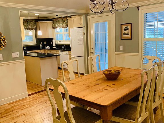 4th image of 50 Twin Oaks Ln