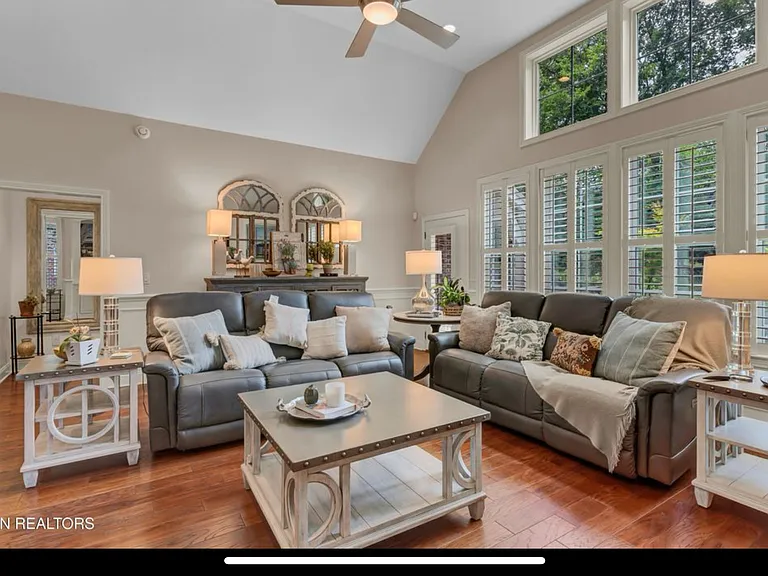 437 Chapel Grove Ln — Photo 9