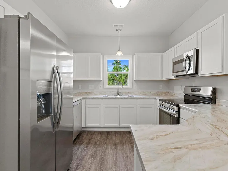 2035 Folkstone Woods Ln — Photo 9