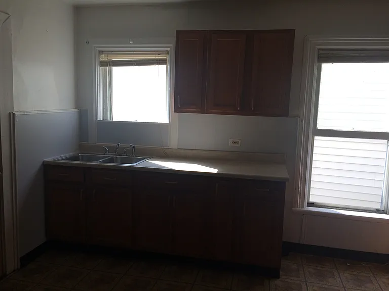 170 Lancaster St — Photo 6