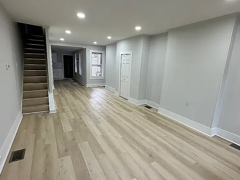104 N Franklin St — Photo 1