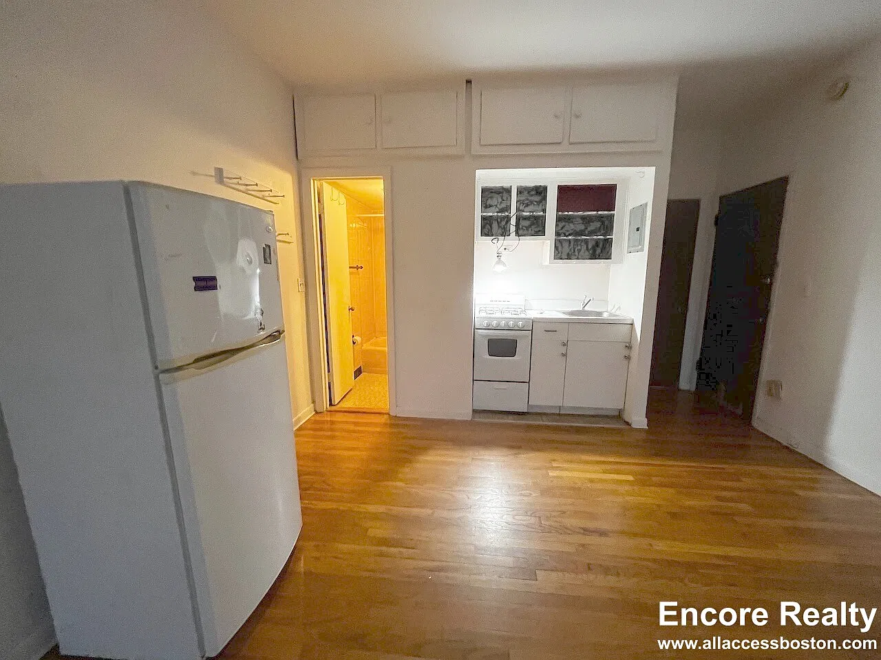 Studio, 350 sqft, $1,750 — Photo 4
