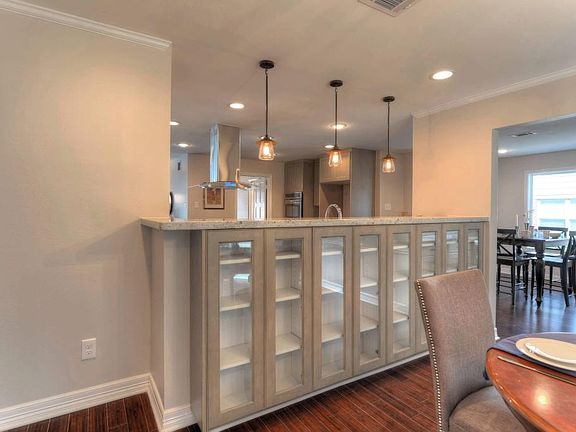 5th image of 823 Thornvine Ln