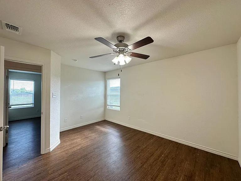 901 Lasso Dr — Photo 50