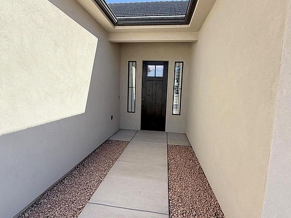 3rd image of 943 W Mesa Ave