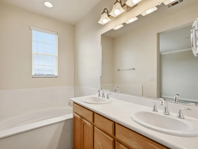 5206 Fioli Loop — Photo 5