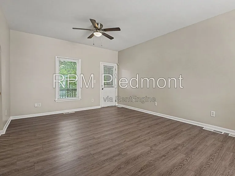 739 Prince Pl NW — Photo 9