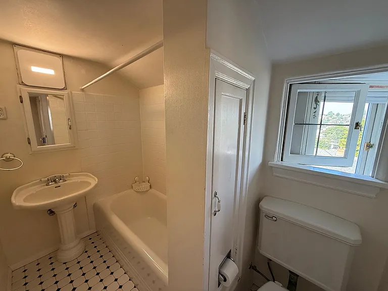 2466 Montavista Pl W — Photo 25