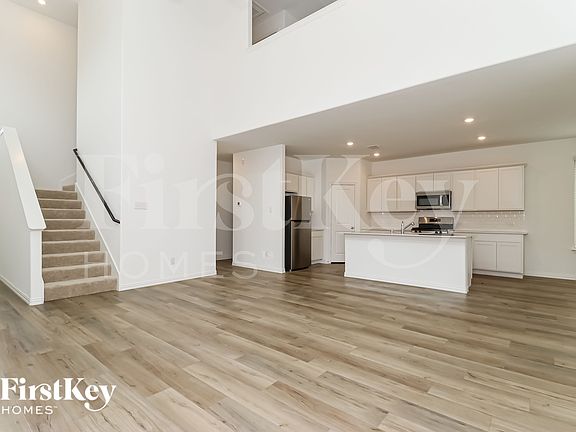 4th image of 10113 Elkhorn Dr