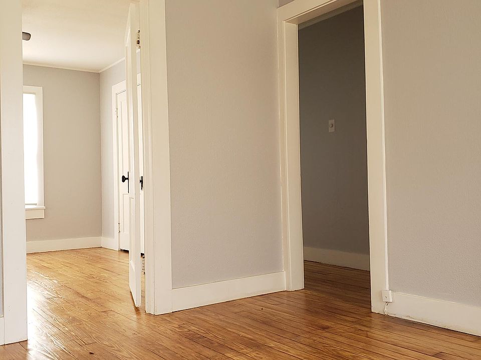 2nd image of 1009 Palm St