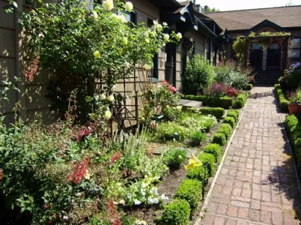 406 Summit Ave E, Seattle, WA