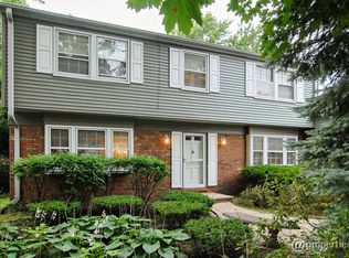 146 Stonegate Rd, Buffalo Grove, IL 60089