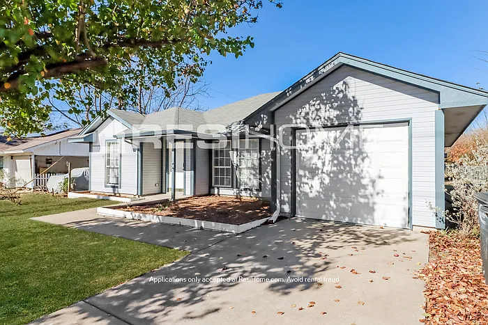 1014 Spell Ave — Photo 1