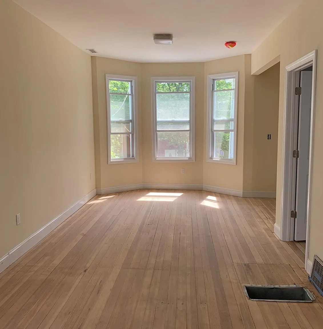 5 bed, 2123 sqft, $2,800 — Photo 2