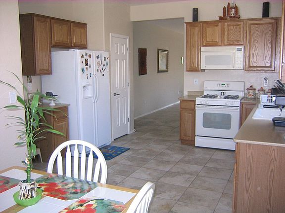 Awesome kitchen w/Corian countertops
