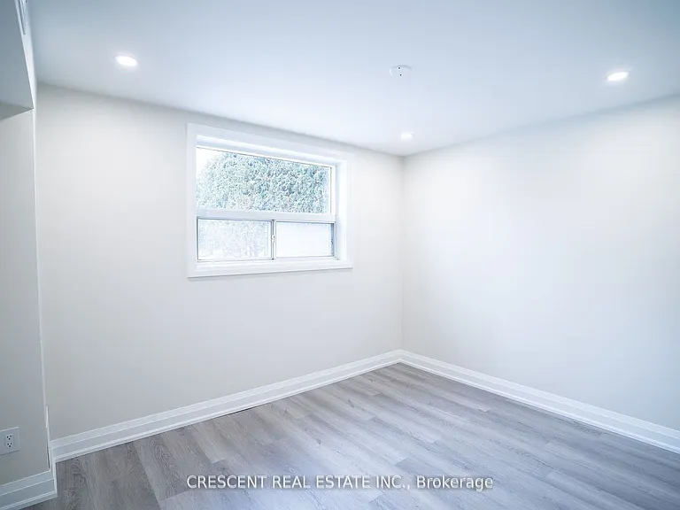 19 Queen St W #1 — Photo 8