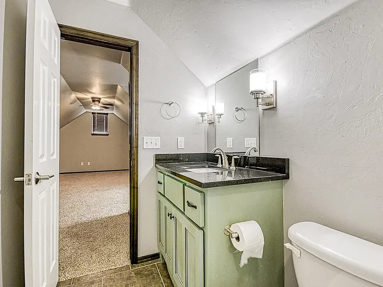 19208 Greenery Ln — Photo 30