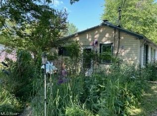 486 1/2 Center Rd, Conneaut, OH 44030