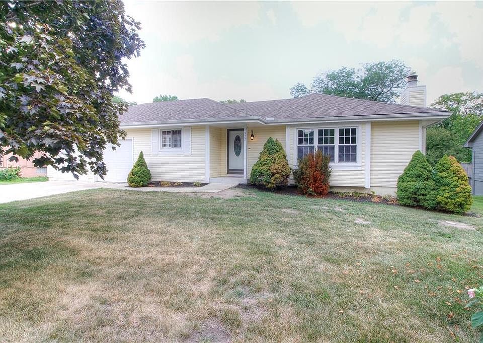 1st image of 522 NE Thames Dr