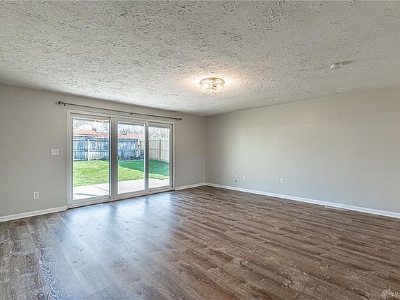 3rd image of 6130 Falkland Dr