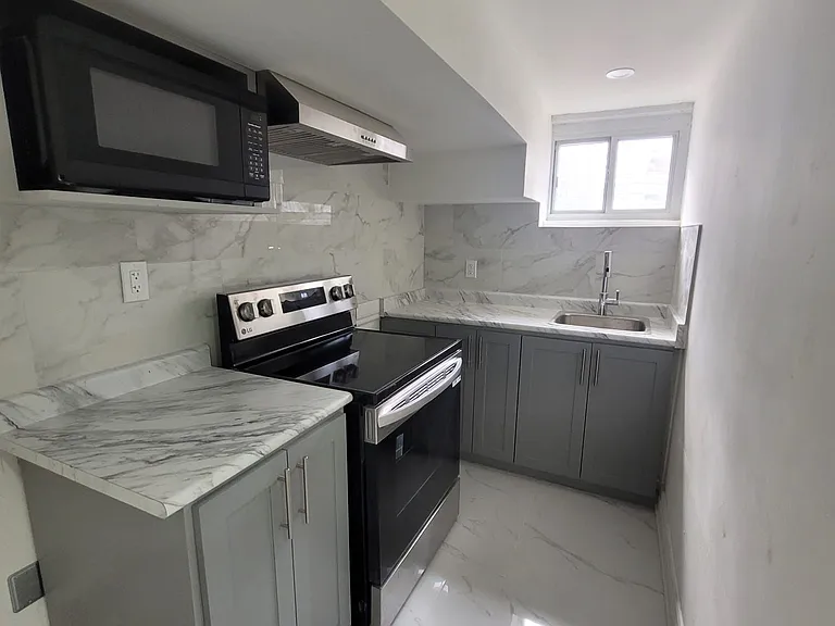114 Benjamin Blvd #BASEMENT — Photo 15