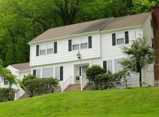 49 W Orchard Rd, Chappaqua, NY 10514