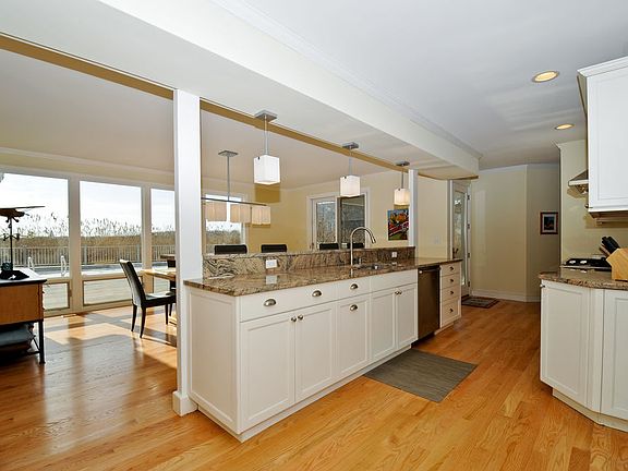 5th image of 485 E Lake Dr