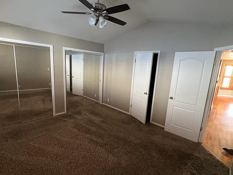 149 E Glovers Ln — Photo 3