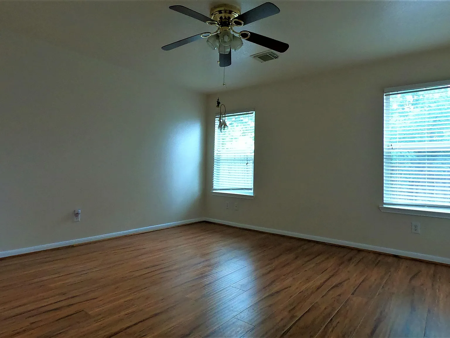 SW-142_8515 Westknoll Lane - 1 — Photo 4
