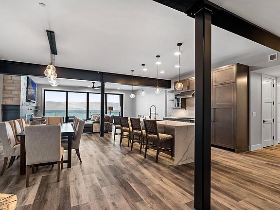 2nd image of 802 Sandpoint Ave #8305