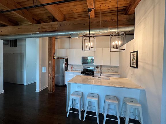 2nd image of 2511 W Moffat St APT 203