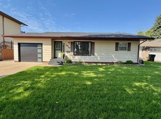 2417 7th Ave E, Williston, ND 58801