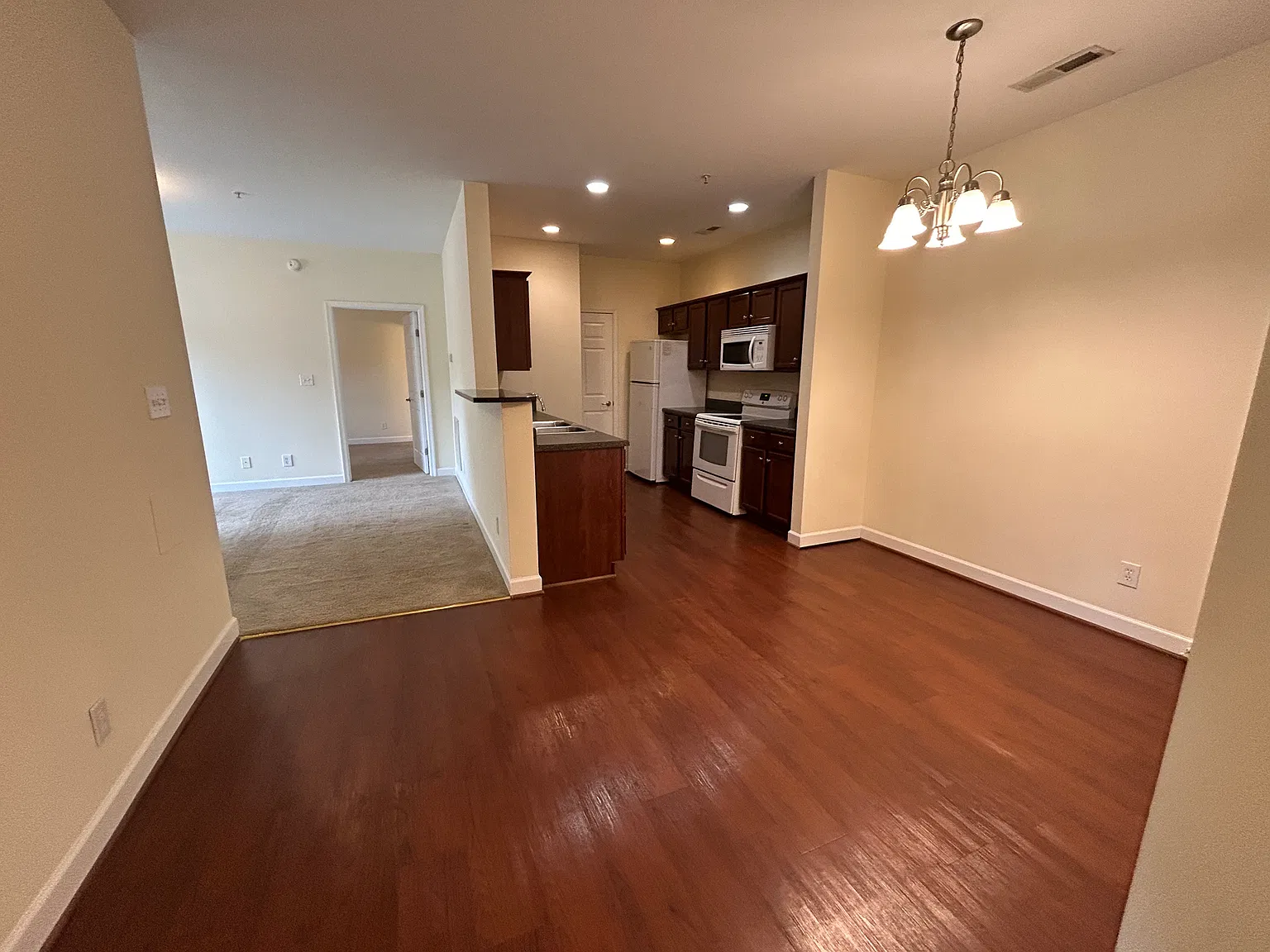 Kendall Square Apartments — Photo 2